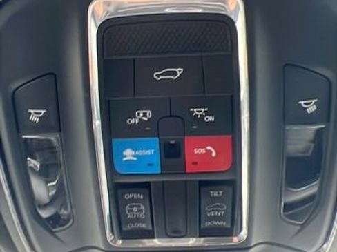 Used 2025 Jeep Grand Cherokee Laredo X w/ Luxury Tech Group I AWD/4WD image 32