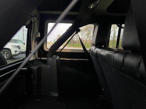 Used 2017 Jeep Wrangler Unlimited Sahara w/ Connectivity Group AWD/4WD image 15