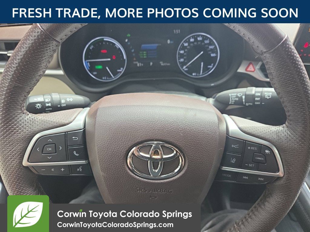 Used 2022 Toyota Sienna Platinum AWD/4WD image 11