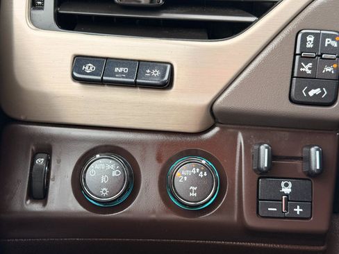 Used 2018 GMC Yukon XL Denali w/ Denali Ultimate Package image 25