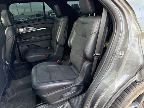 Used 2025 Ford Explorer ST image 11