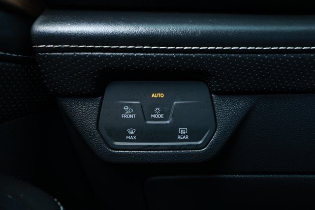 Used 2025 Volkswagen Atlas SE FWD image 15