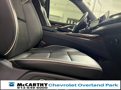 Used 2023 Cadillac Escalade ESV Premium Luxury w/ Performance Package image 37