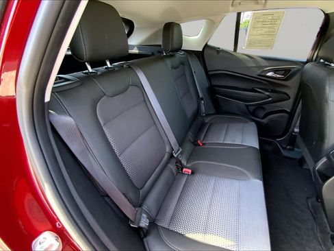 Used 2025 Chevrolet Trax LT FWD image 19