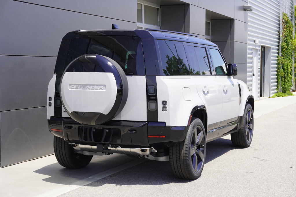 New 2026 Land Rover Defender 110 X-Dynamic SE AWD/4WD image 2