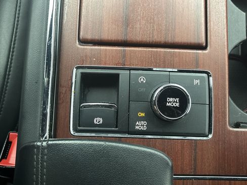 Used 2023 Lincoln Navigator 4WD image 25