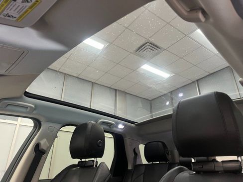 Used 2020 Land Rover Discovery Sport SE image 30