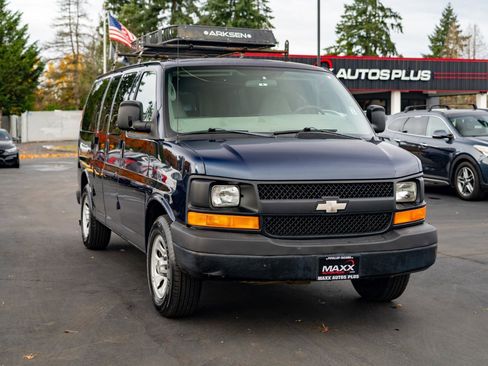 Used 2009 Chevrolet Express 1500 Passenger image 2