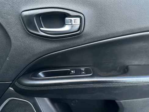 Used 2021 Jeep Compass Latitude w/ Sun and Sound Group AWD/4WD image 19