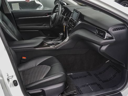 Used 2022 Toyota Camry SE w/ Carpet Mat Package (TMS) FWD image 13