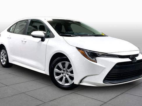 Used 2024 Toyota Corolla LE FWD image 3