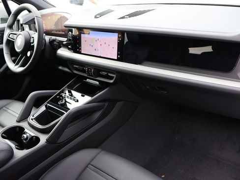 New 2026 Porsche Cayenne image 25