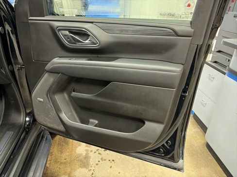 Used 2024 GMC Yukon SLT w/ SLT Luxury Package image 26