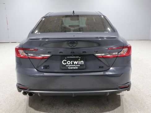 Used 2025 Toyota Camry SE AWD/4WD image 3