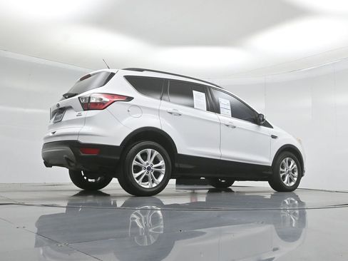 Certified 2018 Ford Escape SE FWD image 48