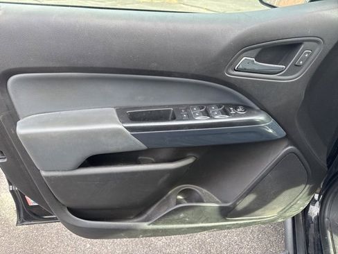 Used 2017 Chevrolet Colorado Z71 w/ Z71 Midnight Edition image 13