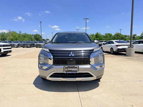 Used 2024 Mitsubishi Outlander SE AWD/4WD image 2
