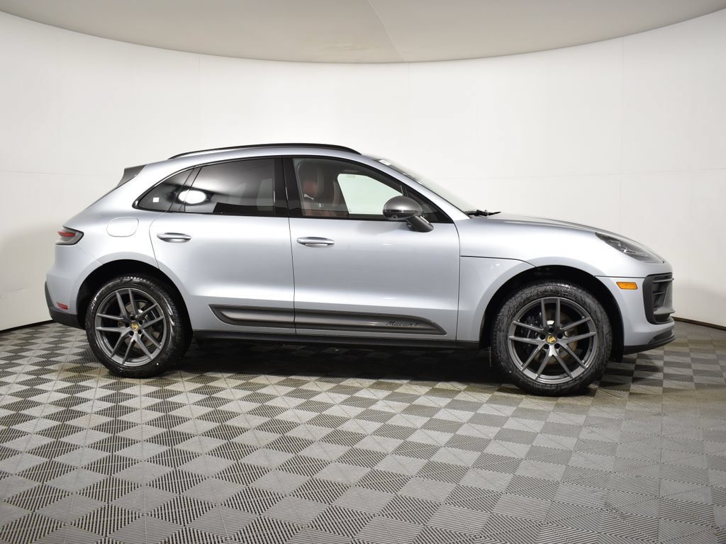 Used 2026 Porsche Macan AWD/4WD image 8