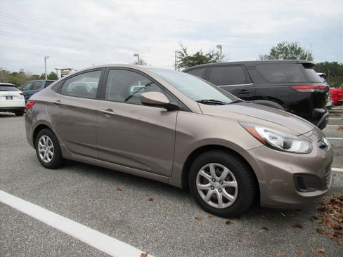 Used 2014 Hyundai Accent GLS image 1