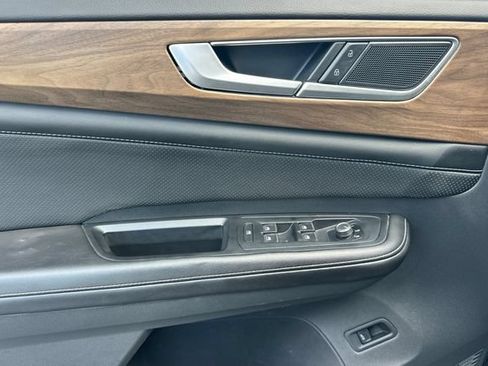 Used 2024 Volkswagen Atlas SE w/ Panoramic Sunroof Package FWD image 10