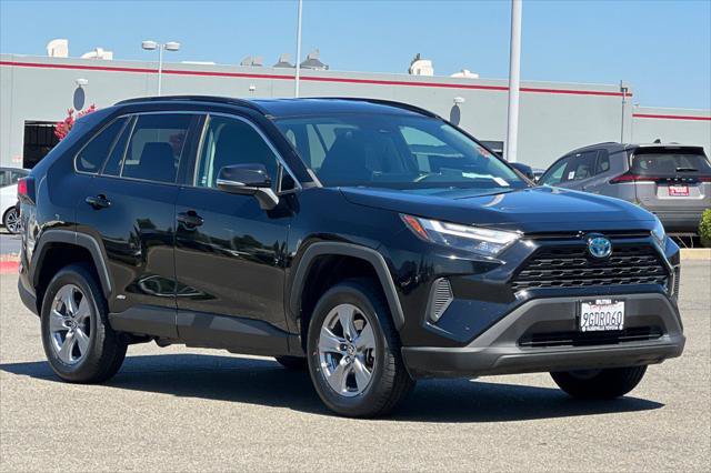 Certified 2023 Toyota RAV4 LE AWD/4WD image 5