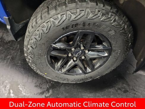 Used 2022 Chevrolet Silverado 1500 LT Trail Boss w/ LT Trail Boss Premium Package AWD/4WD image 10