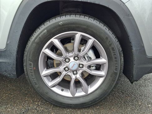 Used 2024 GMC Terrain SLT image 8