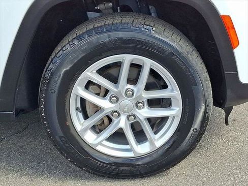 Certified 2023 Jeep Grand Cherokee Laredo X AWD/4WD image 8