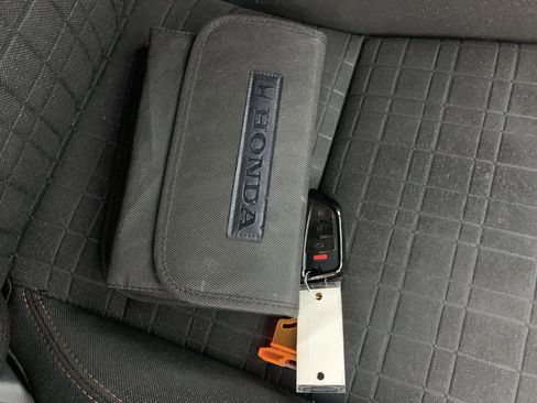 Used 2025 Honda HR-V Sport image 42