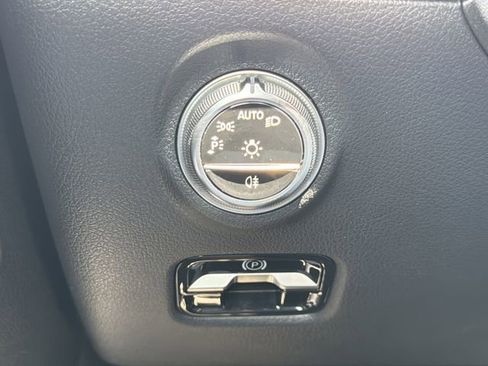 Used 2025 Mercedes-Benz C 300 Sedan image 21