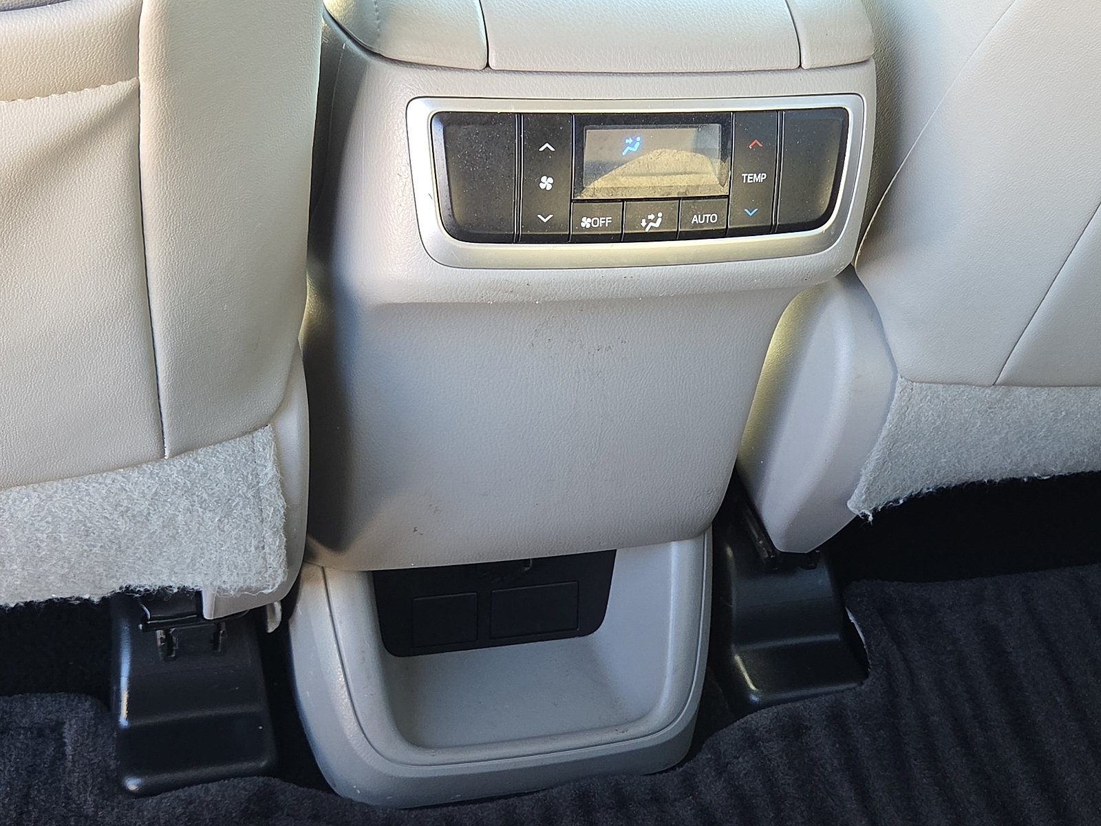 Used 2016 Toyota Highlander Plus FWD image 12