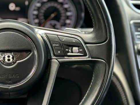 Used 2019 Bentley Bentayga AWD/4WD image 46