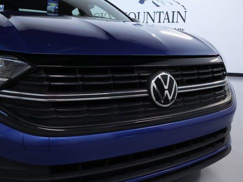 Used 2022 Volkswagen Jetta Sport image 9