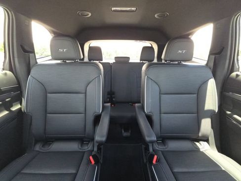 Used 2025 Buick Enclave Sport Touring w/ Power Package FWD image 21