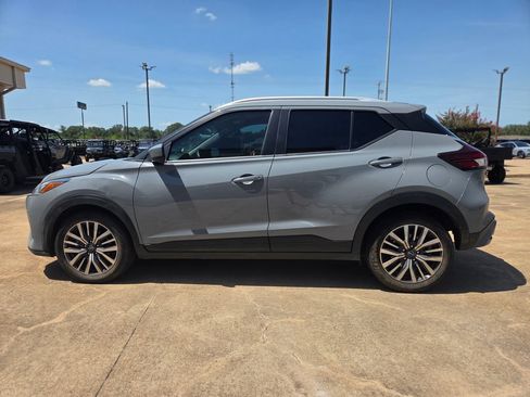 Used 2024 Nissan Kicks SV FWD image 8