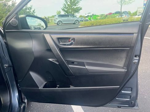 Used 2017 Toyota Corolla SE w/ Carpet Mat Package (TMS) FWD image 11