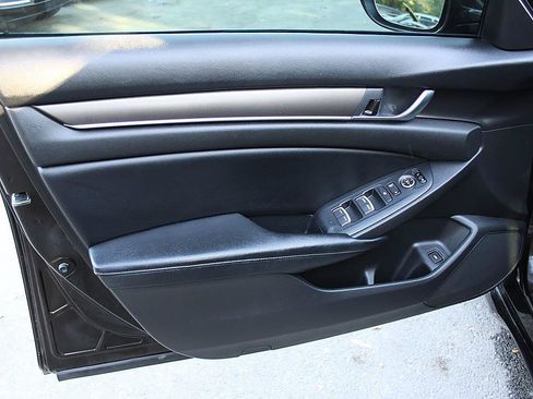 Used 2018 Honda Accord LX image 13