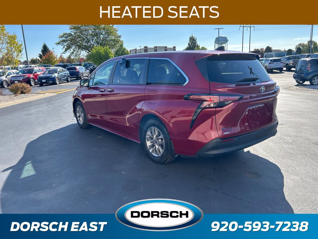 Used 2021 Toyota Sienna XLE AWD/4WD image 3