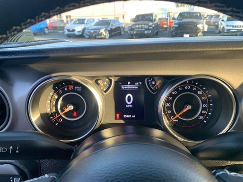 Used 2023 Jeep Gladiator Sport image 19