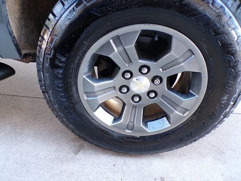 Used 2020 Chevrolet Suburban LT w/ Luxury Package image 11