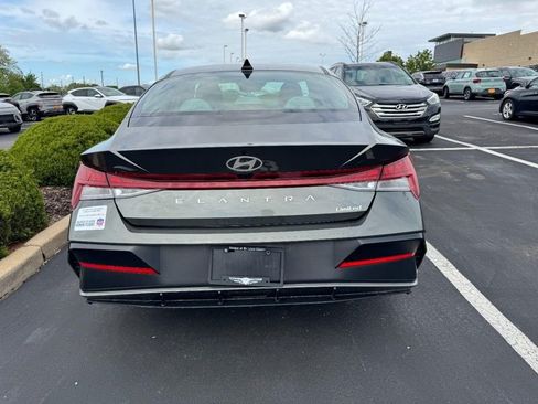 Used 2025 Hyundai Elantra Limited w/ Cargo Package FWD image 4
