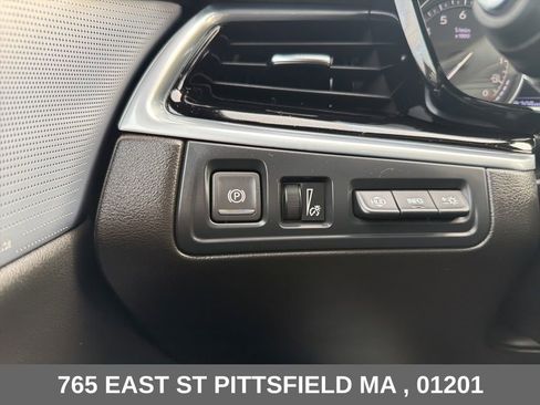 Used 2024 Cadillac XT6 Sport w/ Technology Package AWD/4WD image 32
