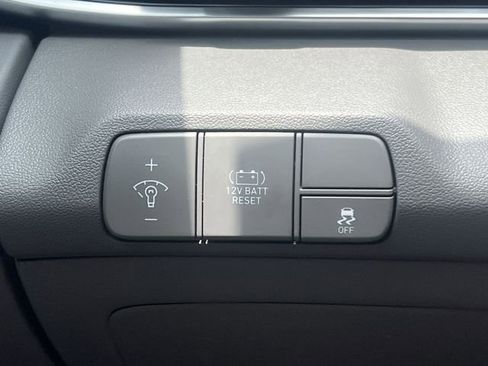 Certified 2025 Hyundai Elantra SEL FWD image 30