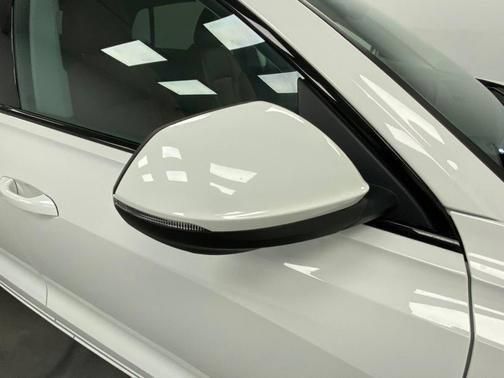 Used 2022 Audi Q8 Premium AWD/4WD image 15
