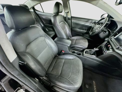 Used 2017 Hyundai Elantra Limited w/ Limited Tech Package 08 FWD image 31