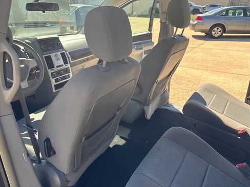 Used 2010 Chrysler Town & Country Touring FWD image 11