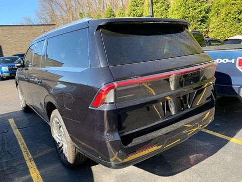 Certified 2025 Lincoln Navigator L Reserve image 2