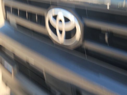 Used 2025 Toyota 4Runner SR5 AWD/4WD image 30