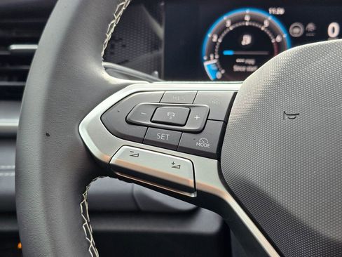 New 2025 Volkswagen Tiguan SE AWD/4WD image 32