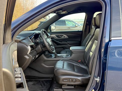 Used 2023 Chevrolet Traverse LT image 19